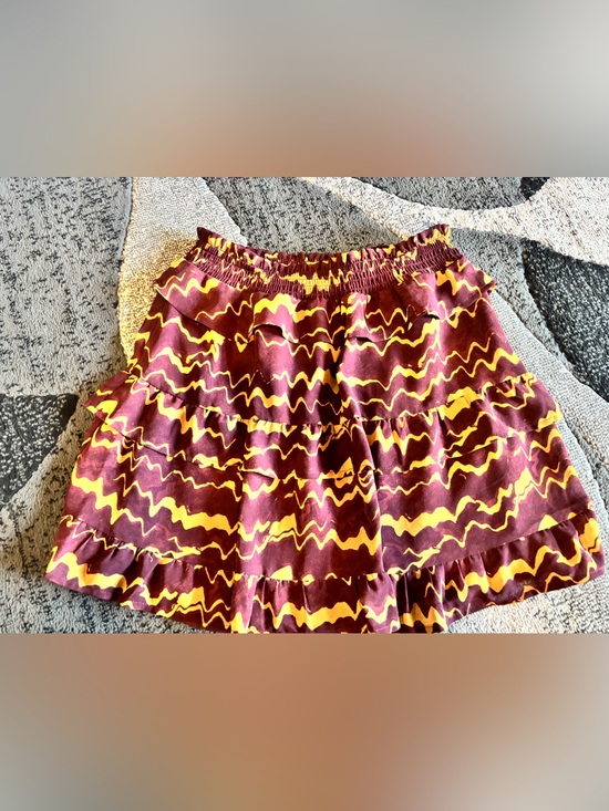 Versona Dresses & Skirts - NWOT Versona skirt small